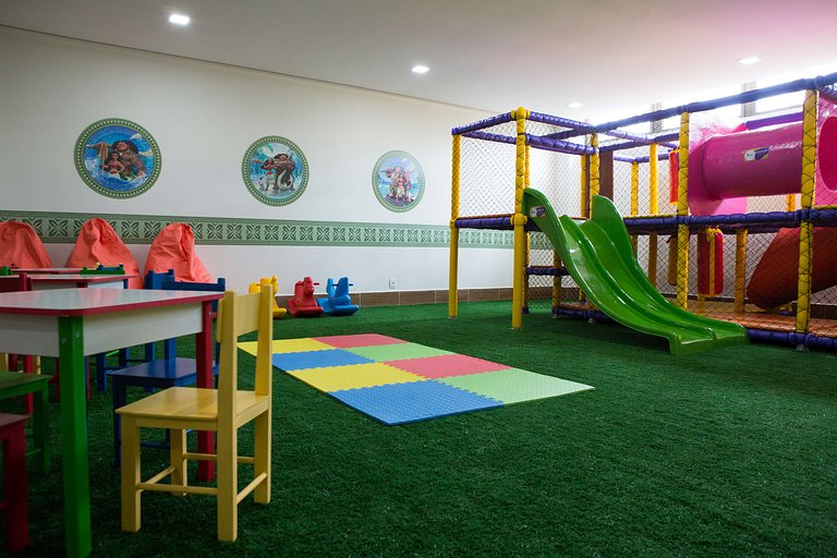 Apartamento com piscina vista jardim