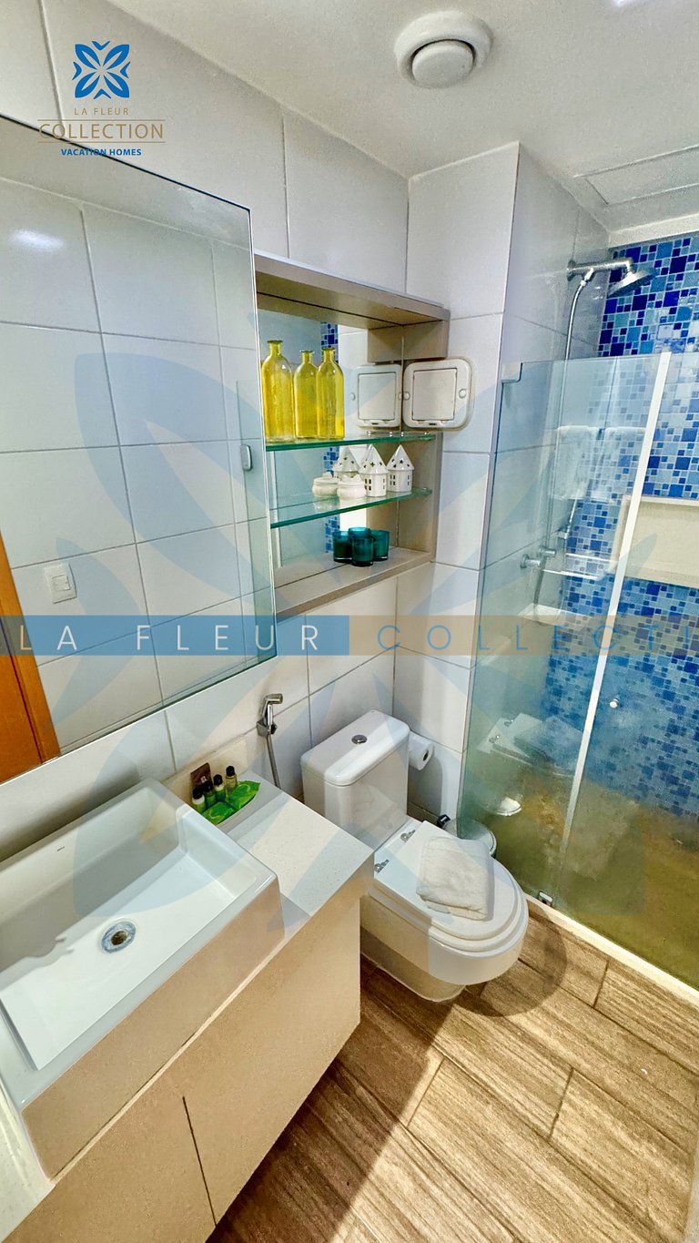 Apartamento com piscina vista jardim