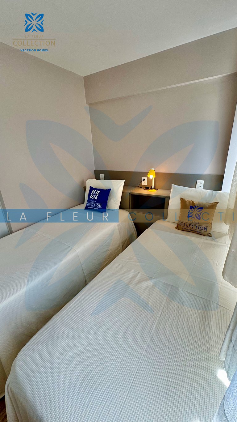 Apartamento com piscina vista jardim