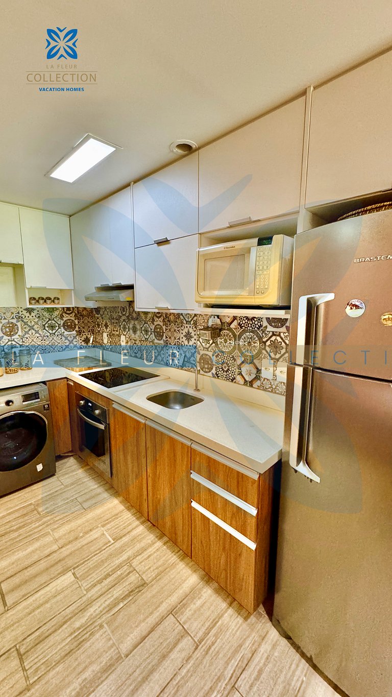 Apartamento com piscina vista jardim