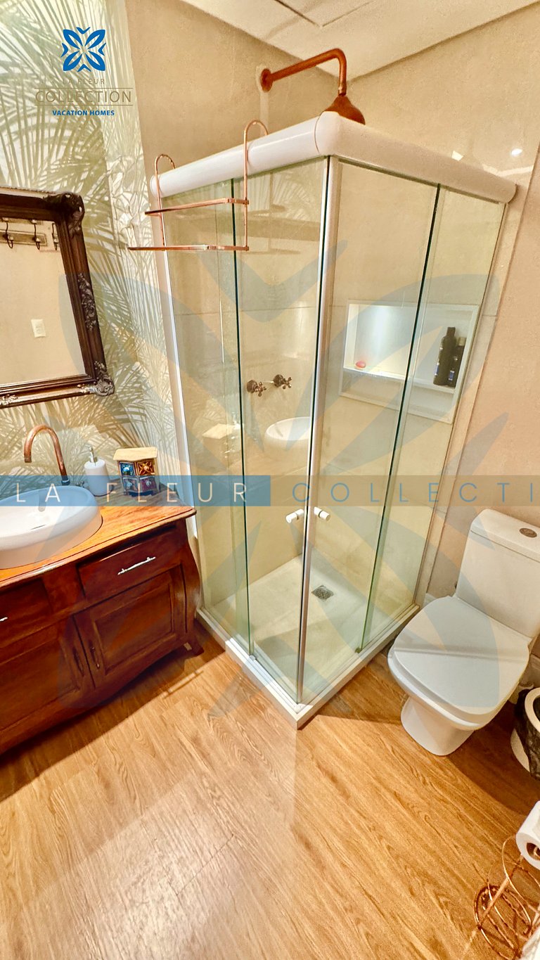 Luxo Frente Mar Pé na Areia no La Fleur Polinésia