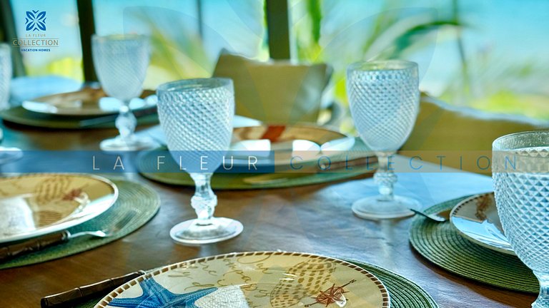 Luxo Frente Mar Pé na Areia no La Fleur Polinésia